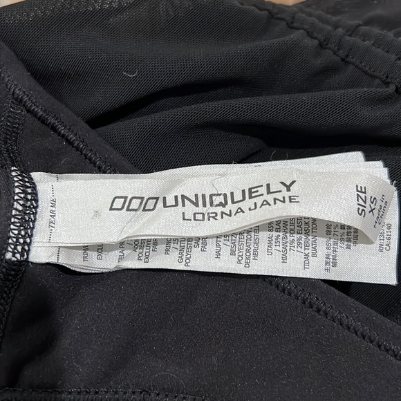 LORNA JANE UNIQUELY SPORT BLACK BRA / XS - Picture 4 of 5